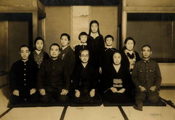 Yoko (Nakamura) Muroga's Family, 1943 (second row, middle)