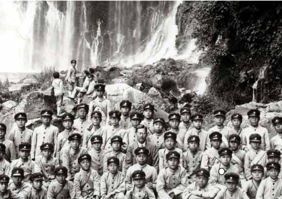 First year of middle school, Shiraitonotaki Falls