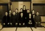 Yoko (Nakamura) Muroga's Family, 1943 (second row, middle) (29kb)